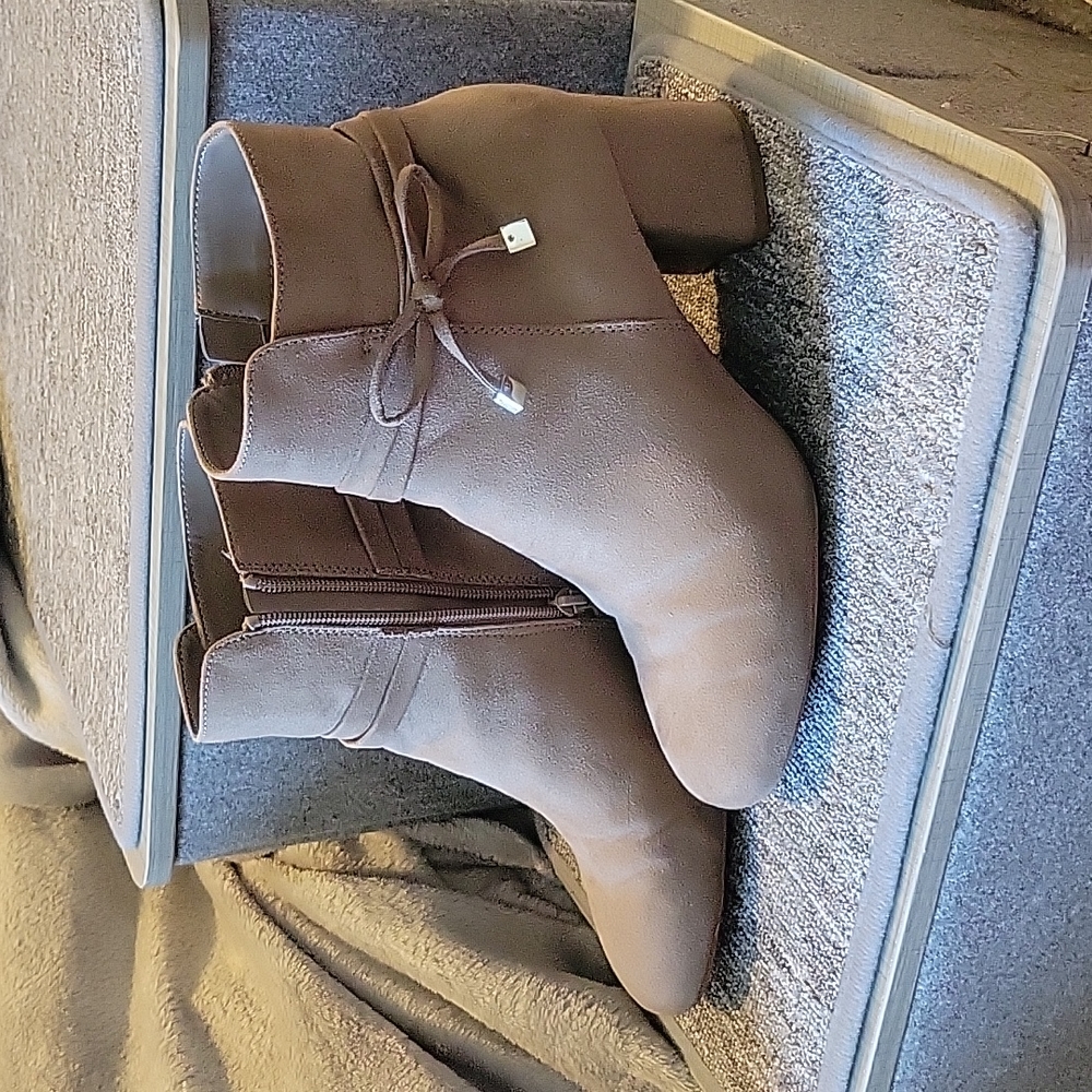 Kelly and Kate heeled boots size 8.5